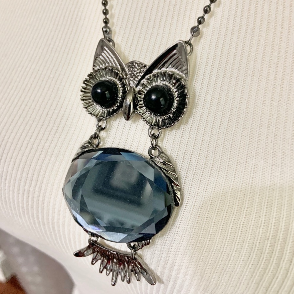 (SOLD!!!)  NWOT OWL NECKLACE BLUE STONE
